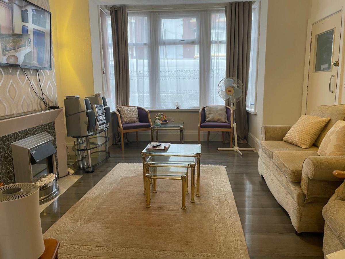 Renovated 4-Bed Home - Sleeps 9 - Parking - Spa Blackpool Ngoại thất bức ảnh