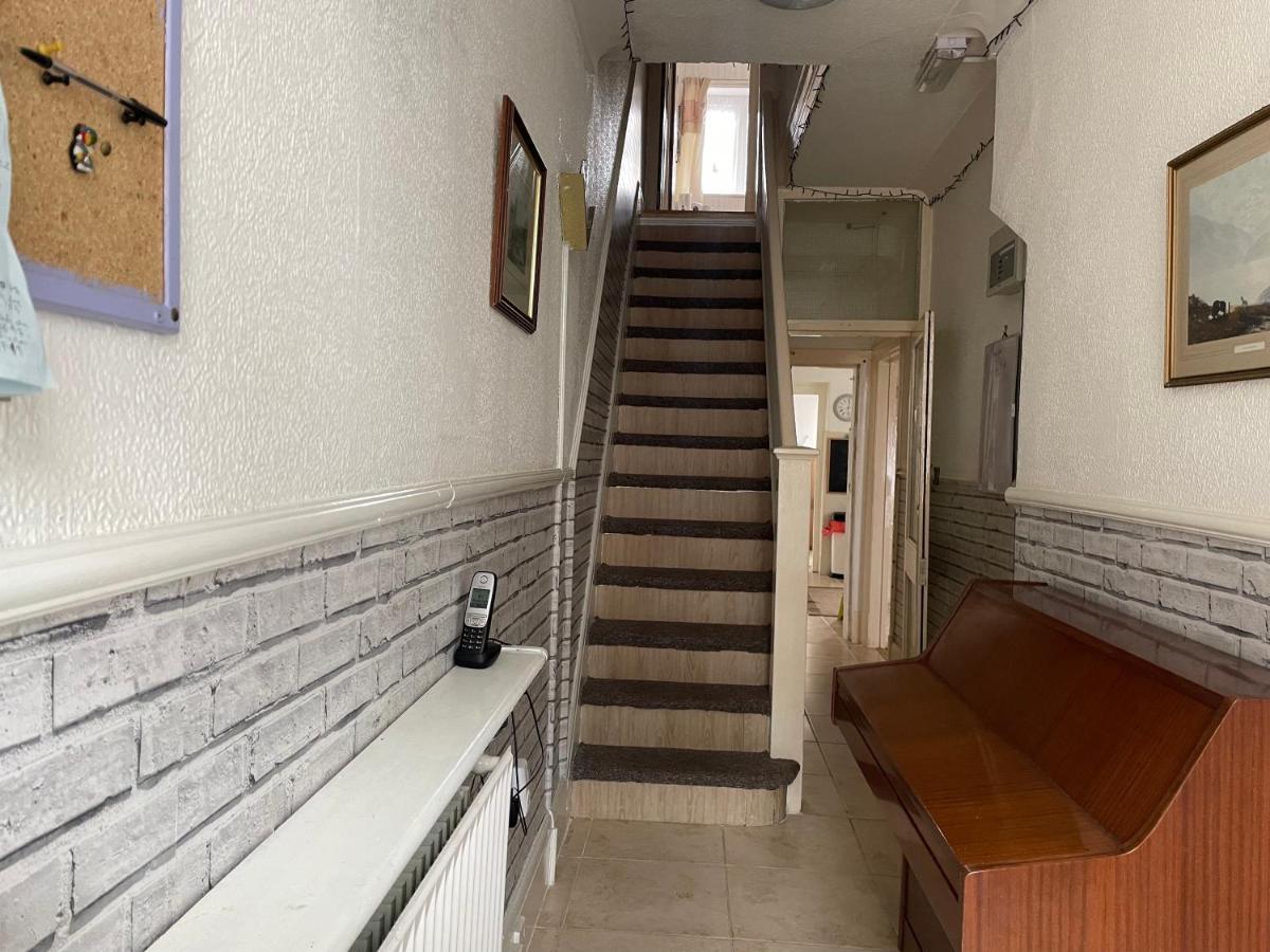 Renovated 4-Bed Home - Sleeps 9 - Parking - Spa Blackpool Ngoại thất bức ảnh